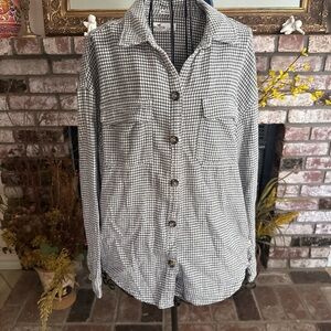 Hollister Women’s Boyfriend Fit Houndstooth Flannel Button Down Shirt/ Shacket